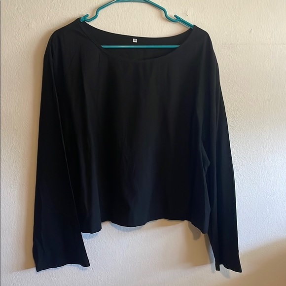 ⭐️ 3/$20 black crop long sleeve 3X - Picture 1 of 4
